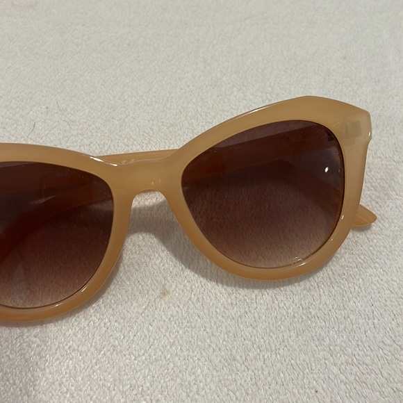Tan Sunglasses - Picture 5 of 5